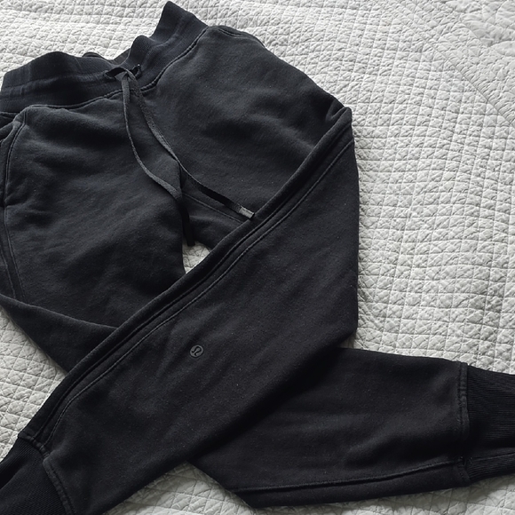 Lululemon Women's Cotton Loop Back Jogger - Picture 5 of 16